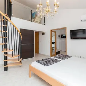 Apartman & Hegic, Zadar